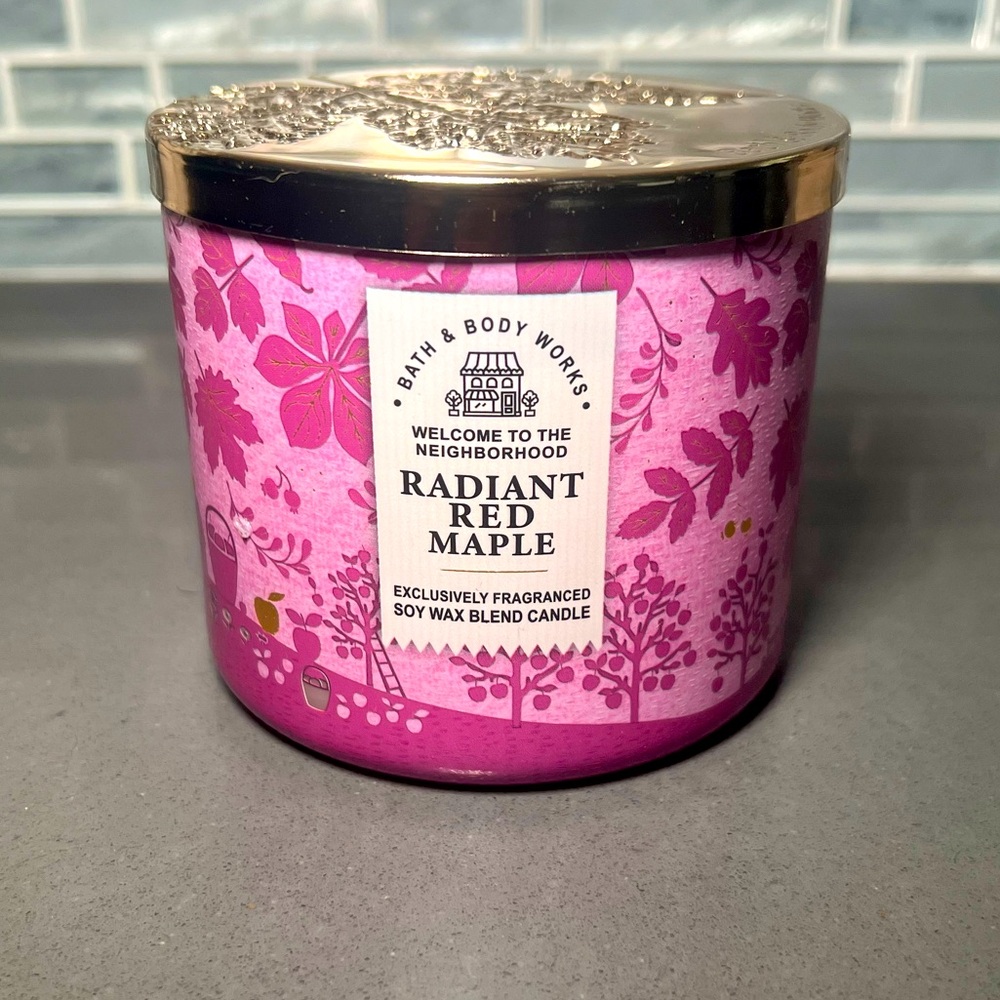 Bath & Body Works Radiant Red Maple Candle